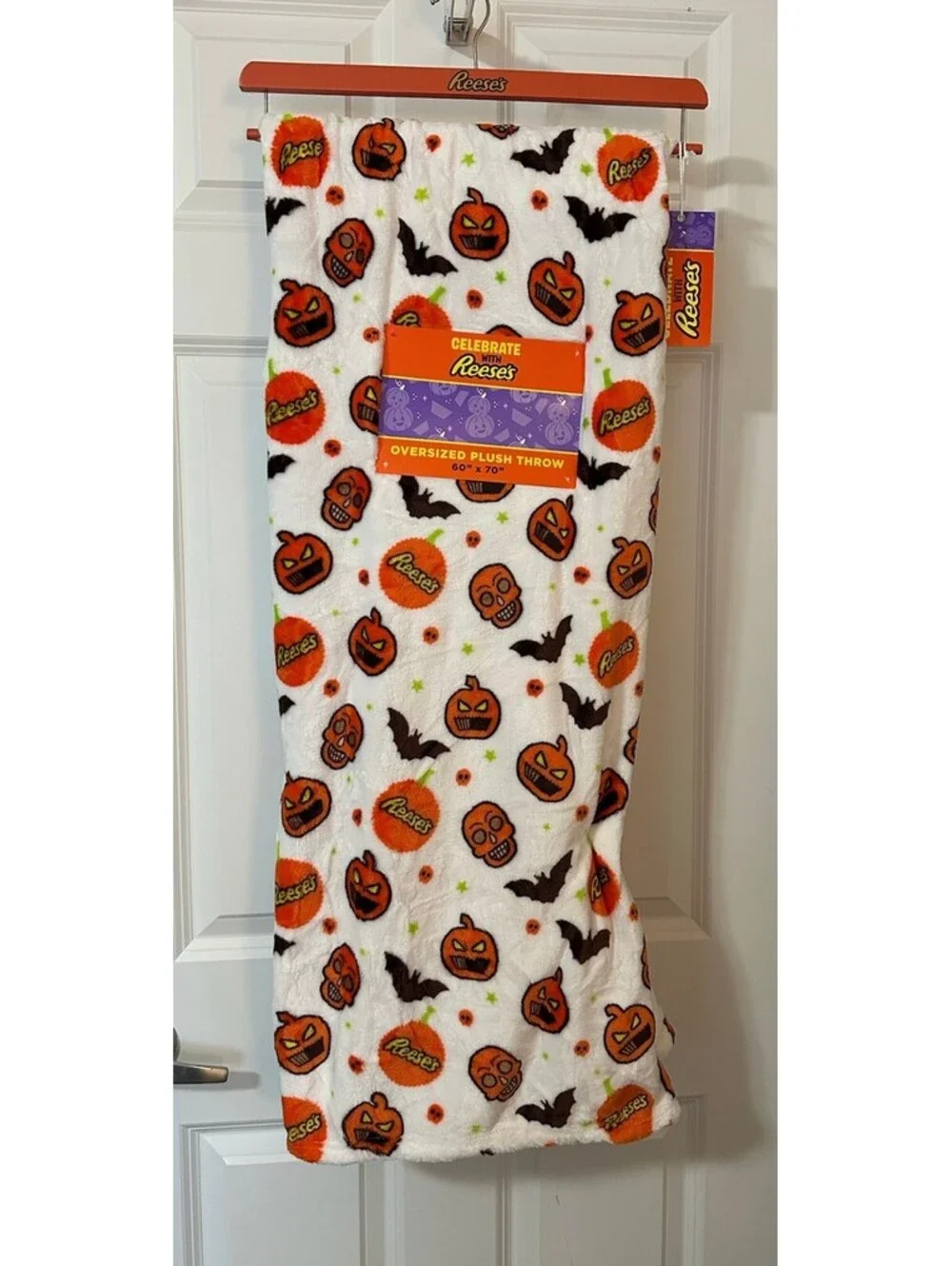 Reese's Halloween Oversized Plush Throw Blanket 60